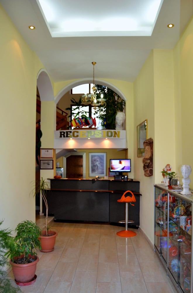 Kruja Hotel Tirana Zewnętrze zdjęcie